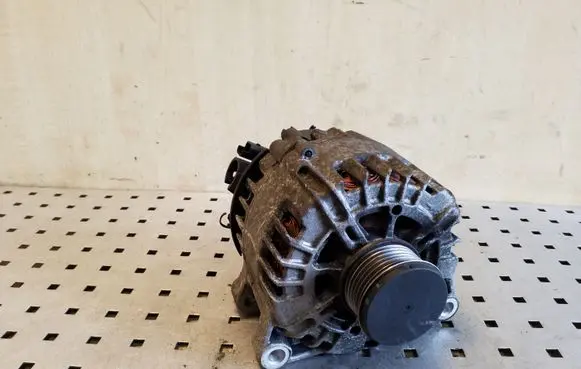Peugeot 208 Generator/alternator 9678048880 2614016D TG15C189