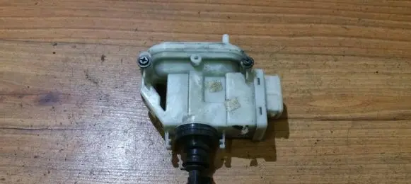 Volkswagen PASSAT B4 Central locking vacuum pump 357862153h