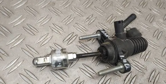 Toyota Urban Cruiser (XP110) Clutch master cylinder 