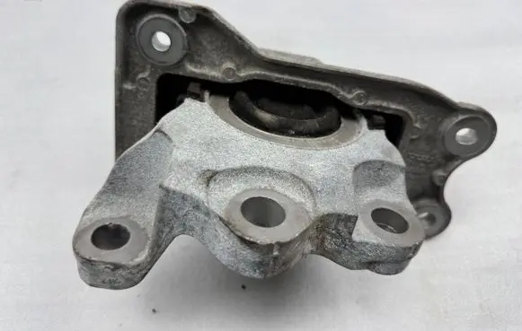 Volvo XC90 Engine mount bracket 31480549