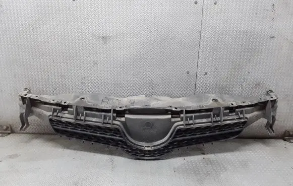 Toyota Auris 150 Front bumper upper radiator grill 5311102390