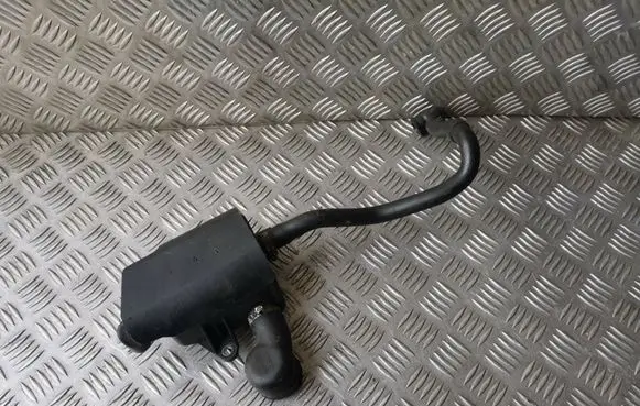Volvo XC90 Oil breather separator 8653409