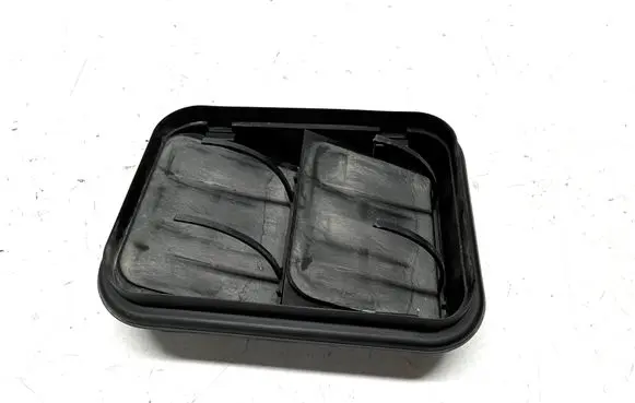 Nissan Qashqai Quarter panel pressure vent 8200003575 GM91166963