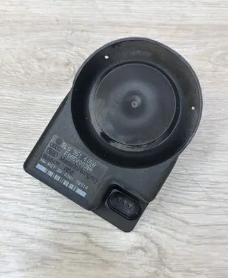 Audi A4 S4 B7 8E 8H Alarm system siren 8L0951605A F005V00356