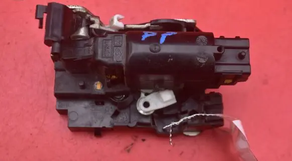 Dacia Dokker Front door lock