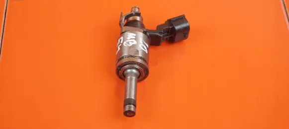 Nissan Juke I F15 Fuel injector 8201438013 20MB54