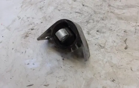 Jaguar XE Gearbox mount 