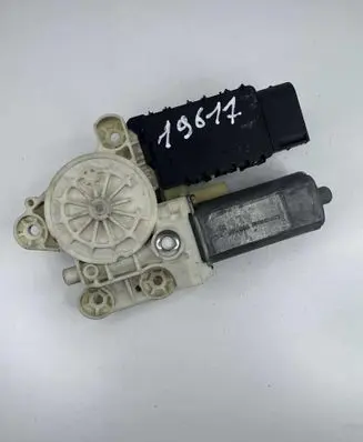 Mercedes-Benz A W168 Front door window regulator motor 0130822024