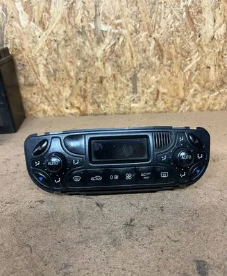 Mercedes-Benz C W203 Climate control unit 2098300285