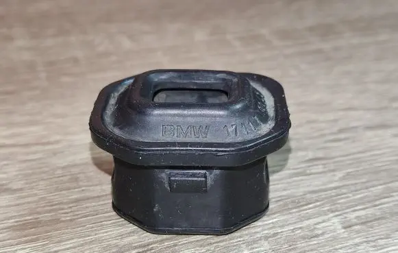 BMW 4 F32 F33 Radiator mount bracket 7600539 17117600539