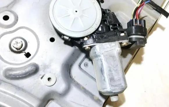 Mitsubishi Grandis Front door window regulator motor
