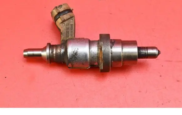 Toyota Avensis Verso Fuel injector 23710-26010
