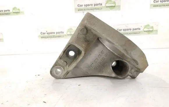 Mercedes-Benz B W246 W242 Engine mounting bracket 6072050201 A6072050201