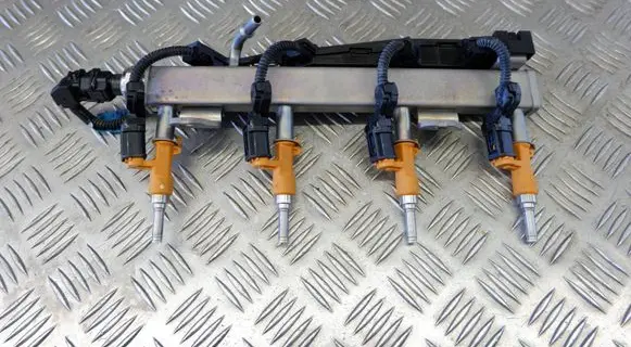 Lexus UX Fuel injectors set 8212512660 2325024030
