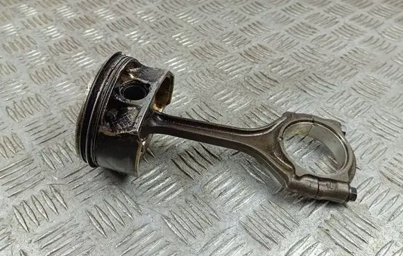 Jeep Grand Cherokee WL Piston with connecting rod 73039L