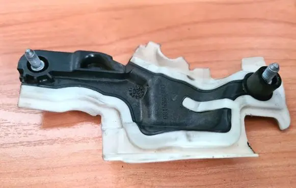 Ford Focus Timing belt guard (cover) 9815884380