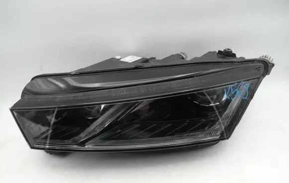 Skoda Octavia Mk4 Headlight/headlamp 5E4941015A LE18A6419