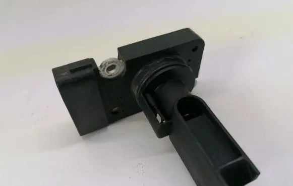 Toyota Avensis T250 Mass air flow meter 2220427010