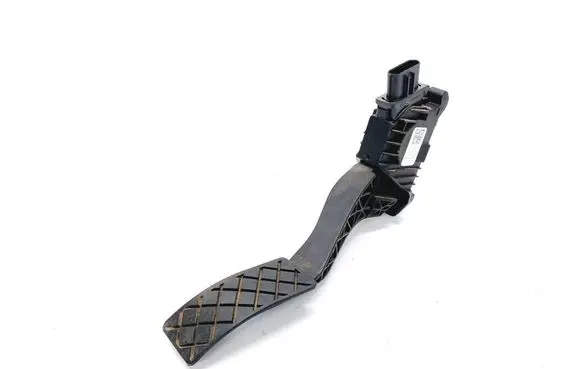 Volkswagen Touran III Accelerator throttle pedal 5Q1723503J