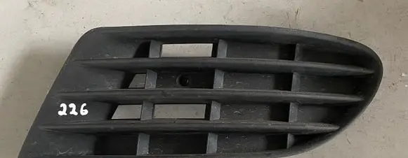 Volkswagen Golf Plus Front bumper lower grill 5M0853666