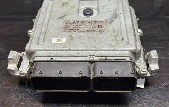Mercedes-Benz A W176 Engine control unit/module A2709002100 0261S09816