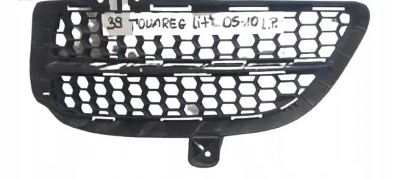 Volkswagen Touareg I Front bumper lower grill 7L6853665B