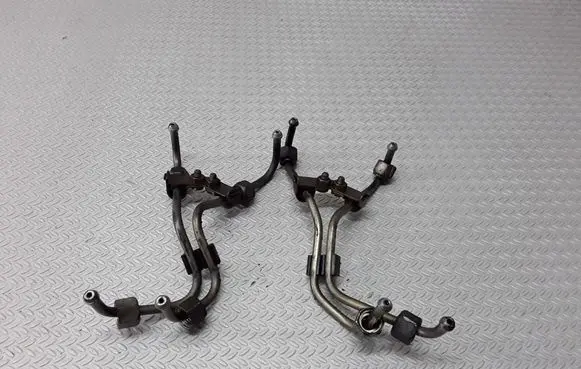 Opel Astra H Fuel injector supply line/pipe 