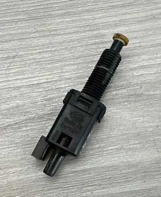 Audi A6 S6 C4 4A Brake pedal sensor switch 811907343B