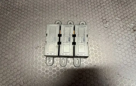 Jaguar XF X250 Fuse module 5605003090 T1100124071808 1248222