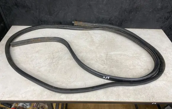 Opel Vivaro Front door rubber seal