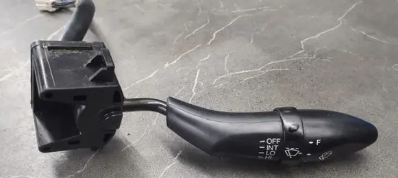Hyundai Lantra II Fog light switch 