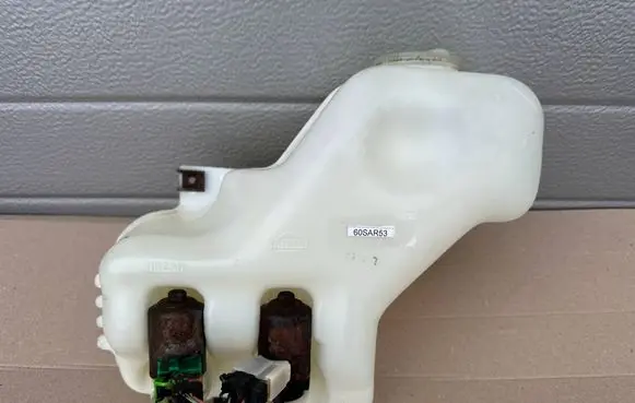 Nissan Patrol Y60 Windshield washer fluid reservoir/tank 2891005J00