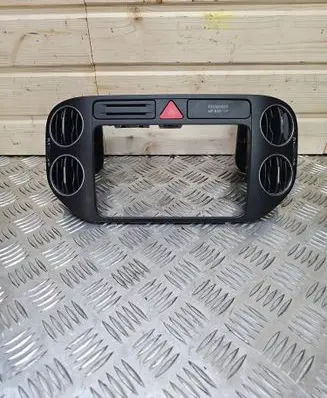 Volkswagen Golf Plus Radio/GPS head unit trim 5M0858071K