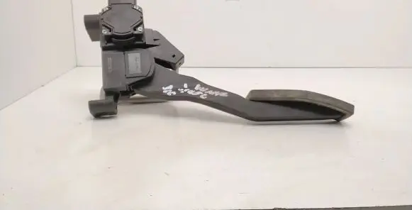 Opel Zafira A Accelerator throttle pedal 90581208 96914231 0281002298
