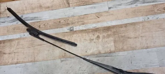 Opel Astra H Front wiper blade arm 13111220