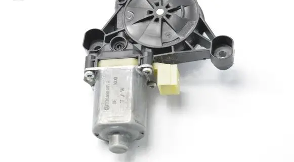 Audi A3 S3 8V Front door window regulator motor 5Q0959801E