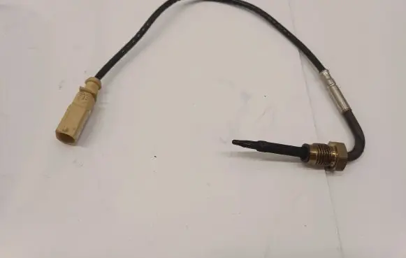 Volkswagen Touareg III Exhaust gas temperature sensor 8W0906088AD