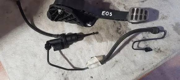 Clutch pedal sensor