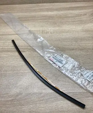Toyota RAV 4 (XA20) Rubber seal loading door window/glass 7557342020