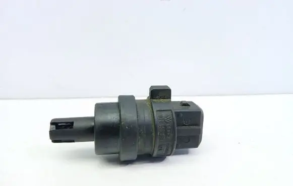 Volkswagen Sharan Intake air temperature sensor 028906081
