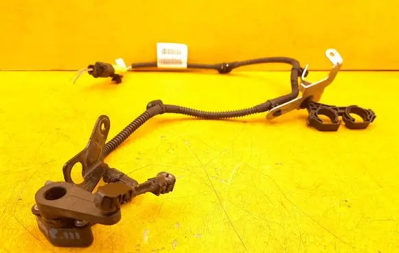 Peugeot 5008 II Front air suspension height level sensor 9852103080