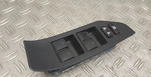 Toyota Verso Electric window control switch 8404005020