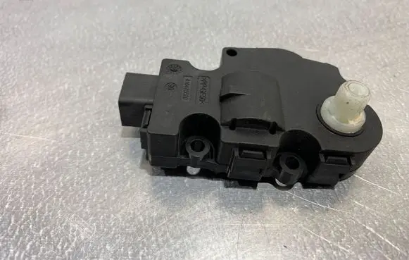 Jaguar F-Pace Air flap motor/actuator MF1139301380