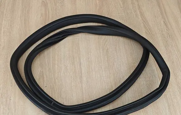 BMW 4 G22 G23 G24 G26 Rubber seal rear door 7482947