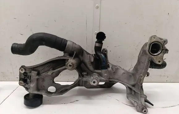 Mercedes-Benz GLA W156 X156 Generator/alternator bracket A6512011709