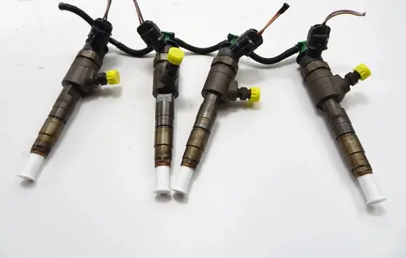 Citroen C4 Cactus Fuel injector 0445110566