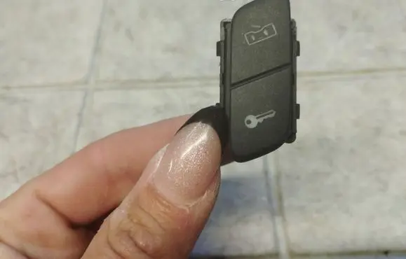 Volkswagen Polo IV 9N3 Central locking switch button 6Q1962125