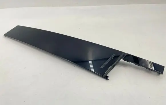 Volkswagen Tiguan Front door glass trim molding 5NA837902C