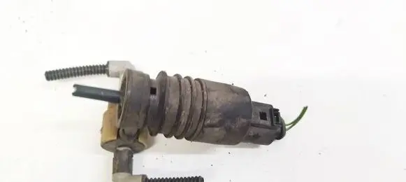 Skoda Praktik (5J8) Windscreen/windshield washer pump 1K6955651