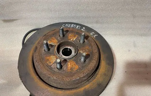 Jeep Grand Cherokee Rear wheel hub